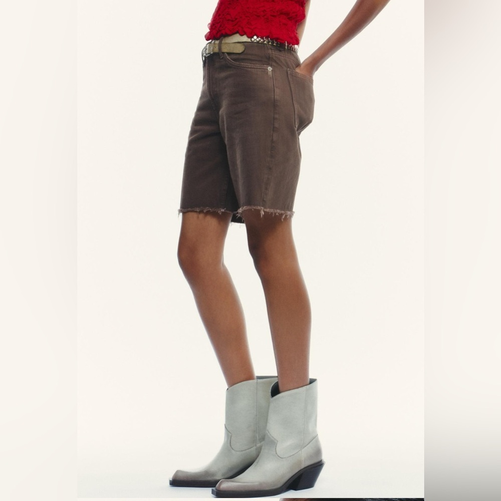 Zara | Mid Rise Frayed Hem Denim Shorts